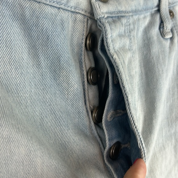 Good American Bombshell Cutoff Denim Shorts - Picture 11 of 12